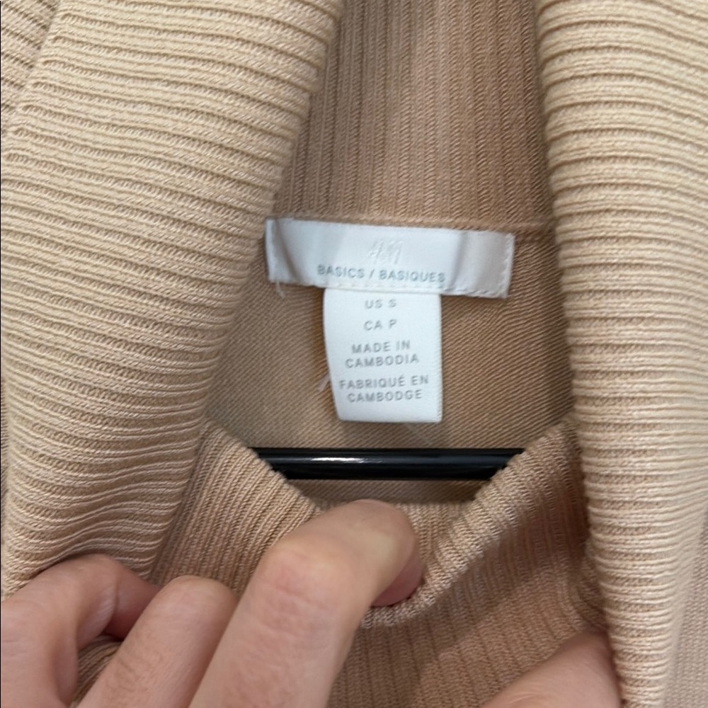 H&M Beige Ribbed Turtleneck - Picture 2 of 4